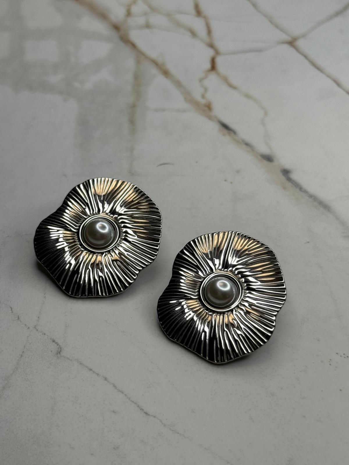Fleuria Pearl Earrings