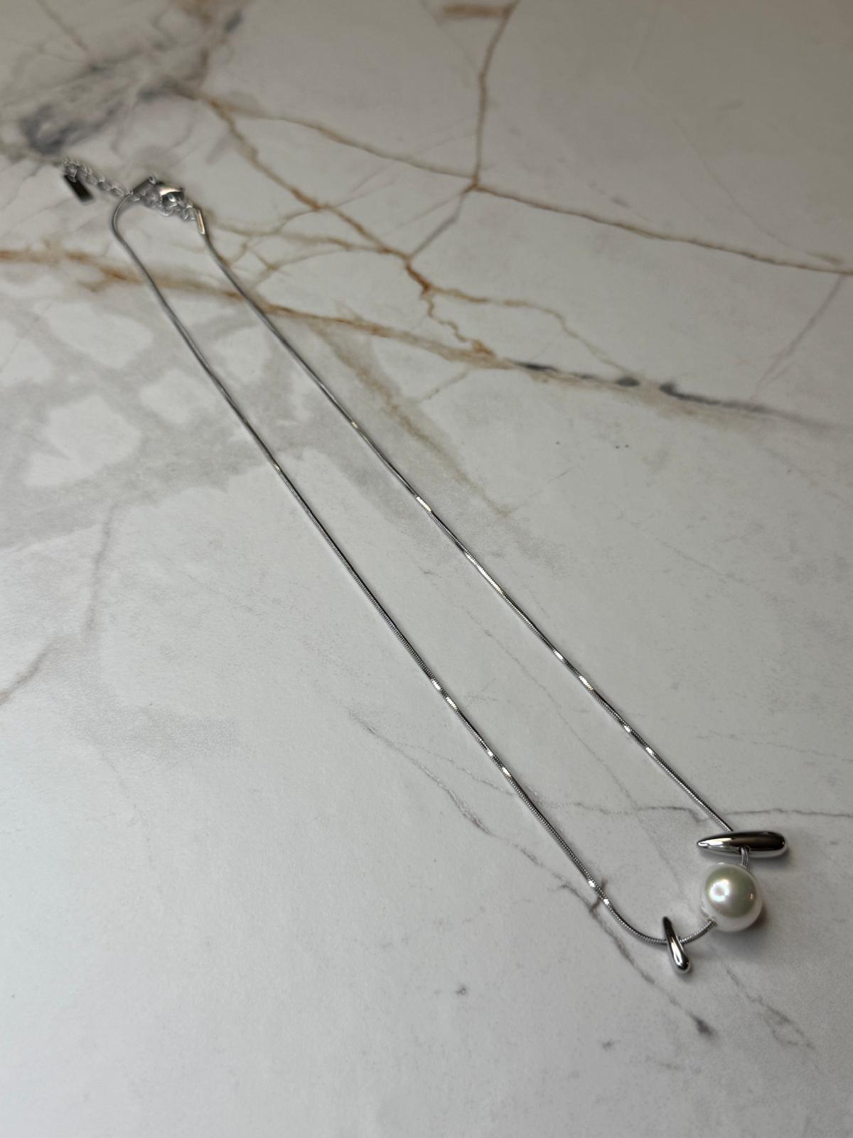 Lira Pearl Necklace