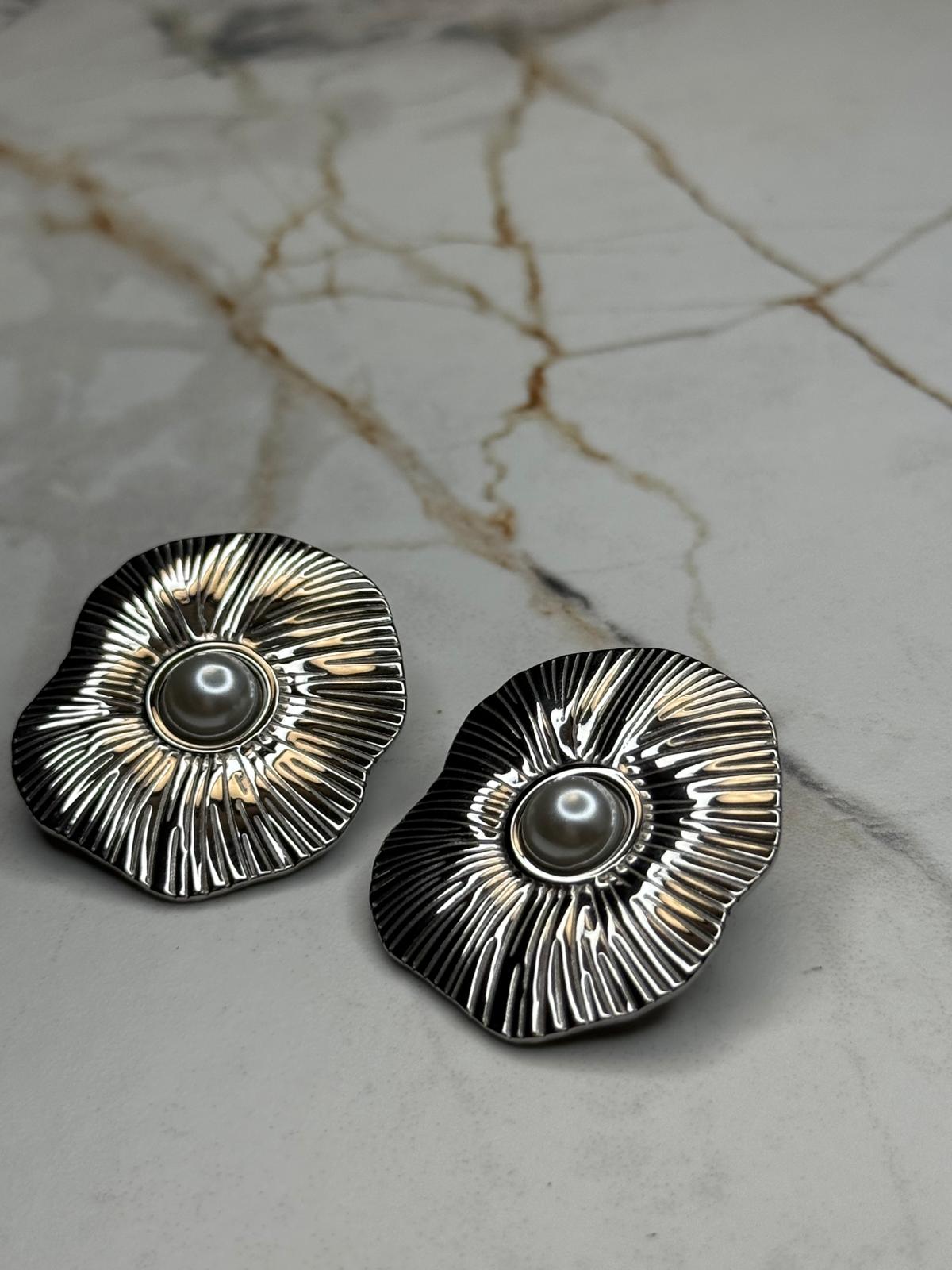 Fleuria Pearl Earrings