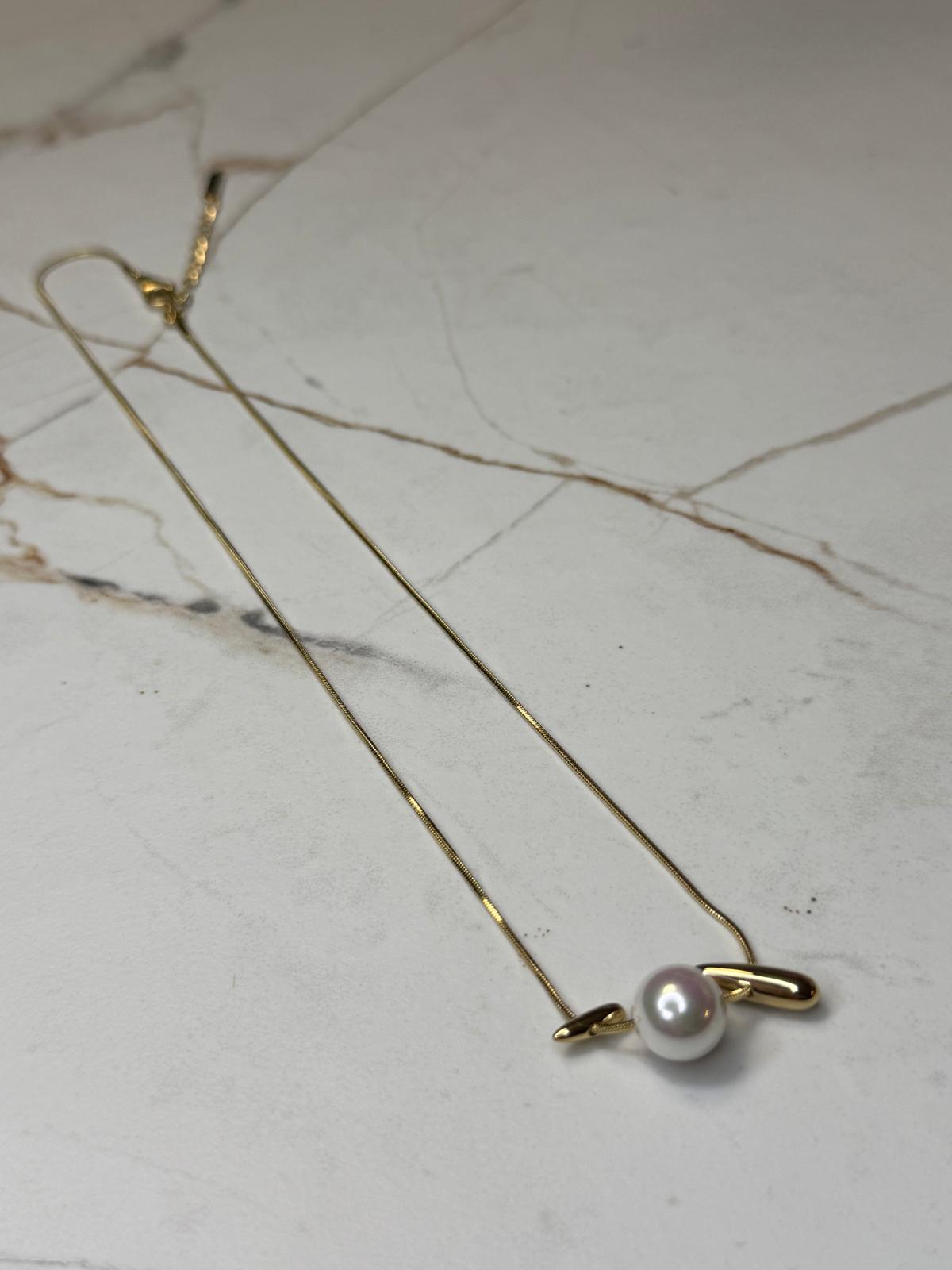 Lira Pearl Necklace