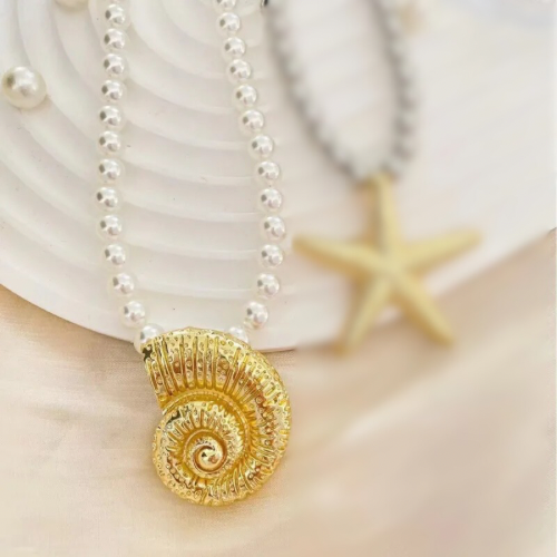 Pearl Éclat Snail Necklace