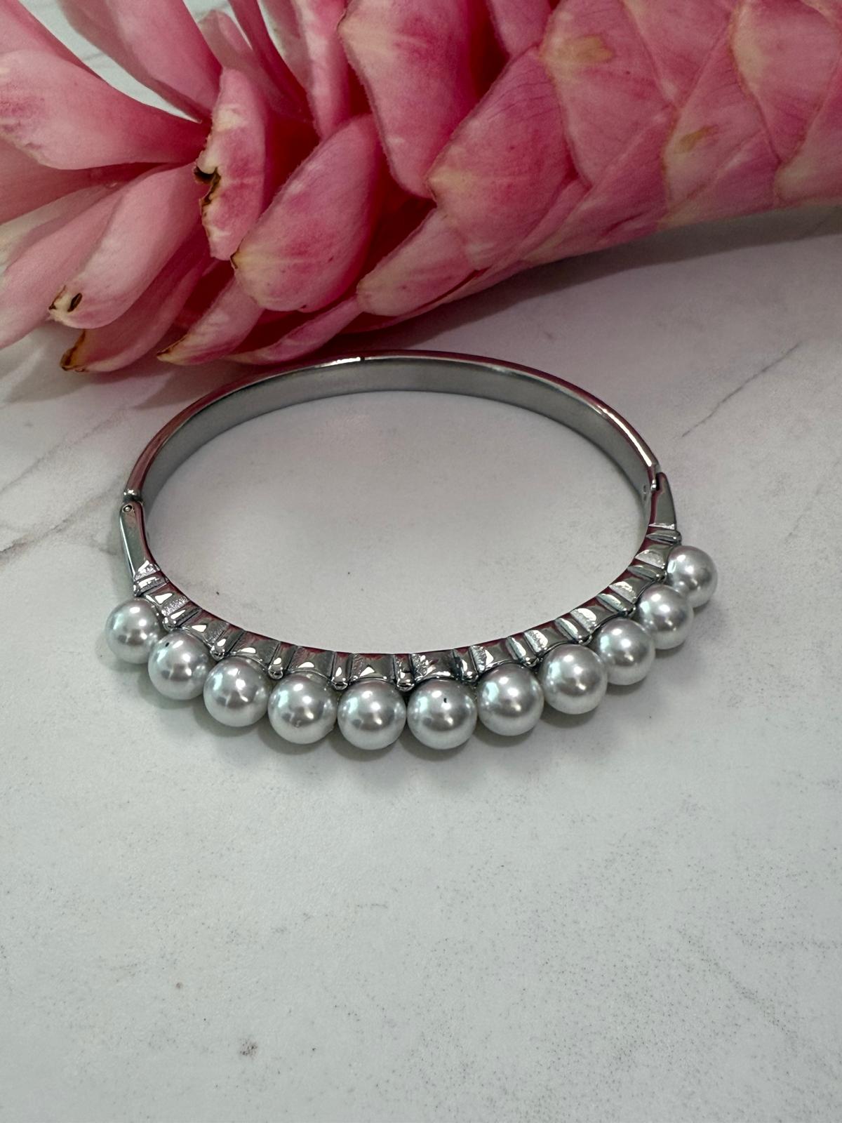 Eterna Pearls Bracelet