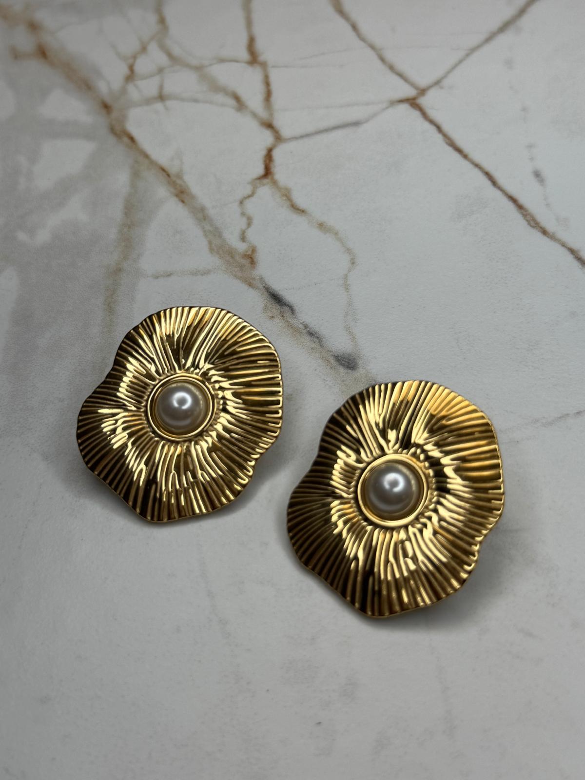 Fleuria Pearl Earrings