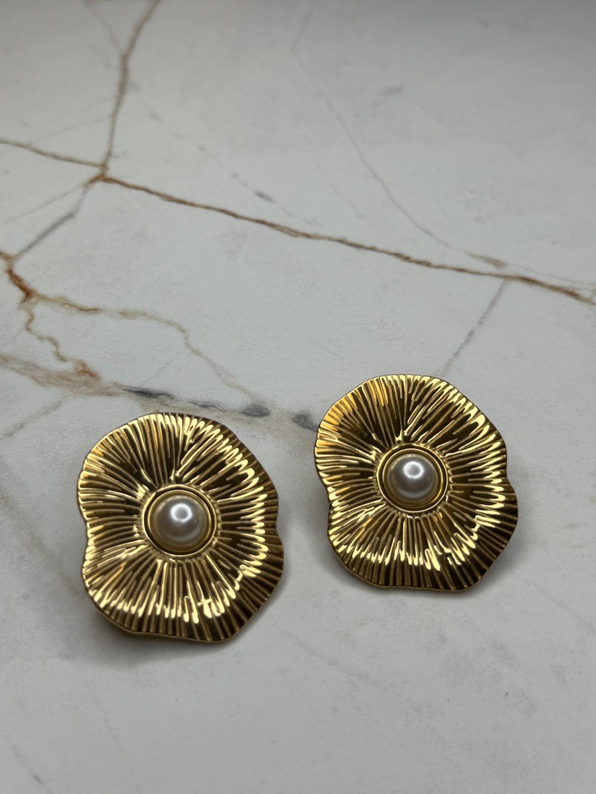 Fleuria Pearl Earrings