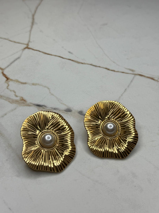 Fleuria Pearl Earrings
