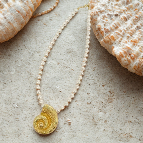 Pearl Éclat Snail Necklace