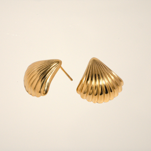 Shell Kiss Earrings